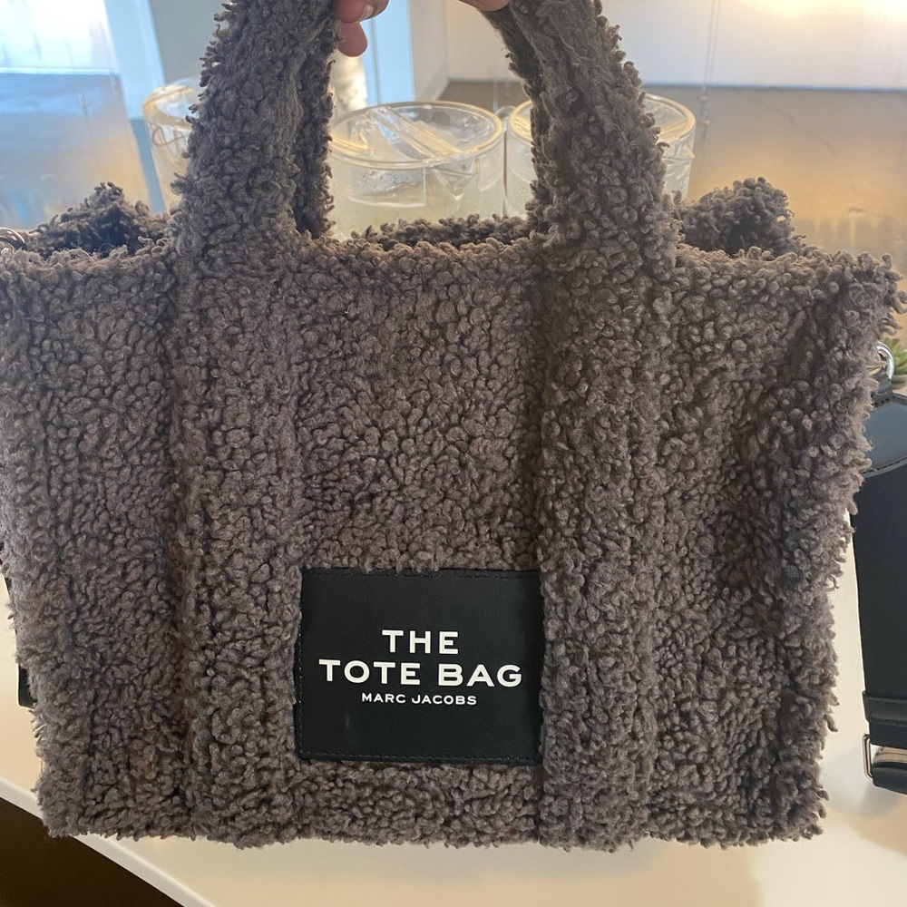 the marc jacobs tote bag (teddy)